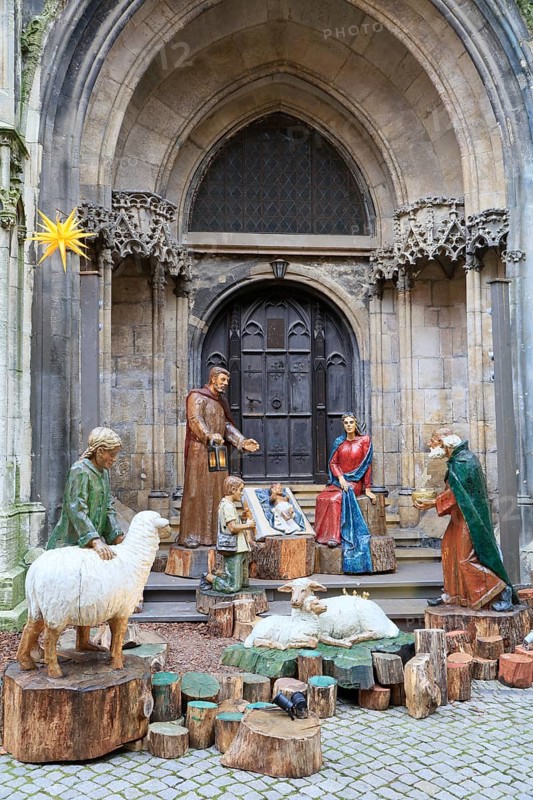Nativity scene with life-size carved figures in front of the St Wenceslas Church, Old Town Naumburg Saale, Saxony-Anhalt, Germany, Europe