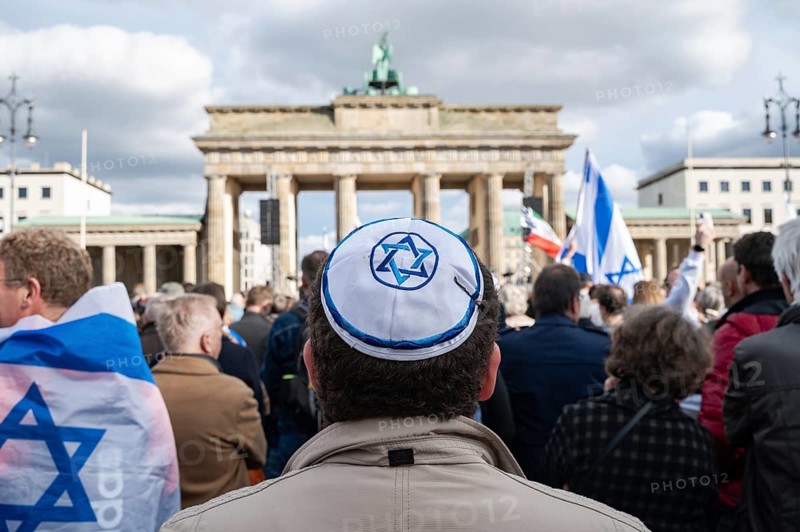 22.10.2023, Berlin, Germany, Europe, Several thousand participants express their solidarity and sympathy and take part in a pro-Israeli solidarity rally under the motto, Europe