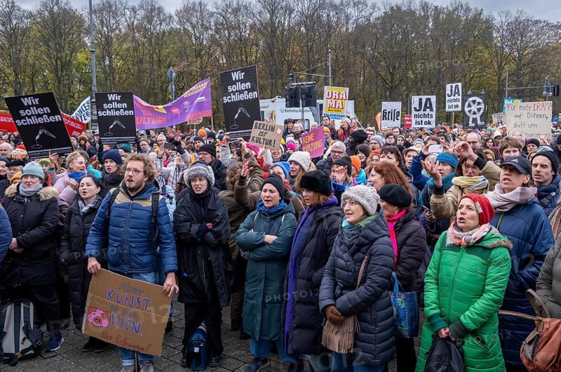 Germany, Berlin, 13 November 2024, cultural scene, demonstration against cultural cuts, Brandenburg Tor, Europe