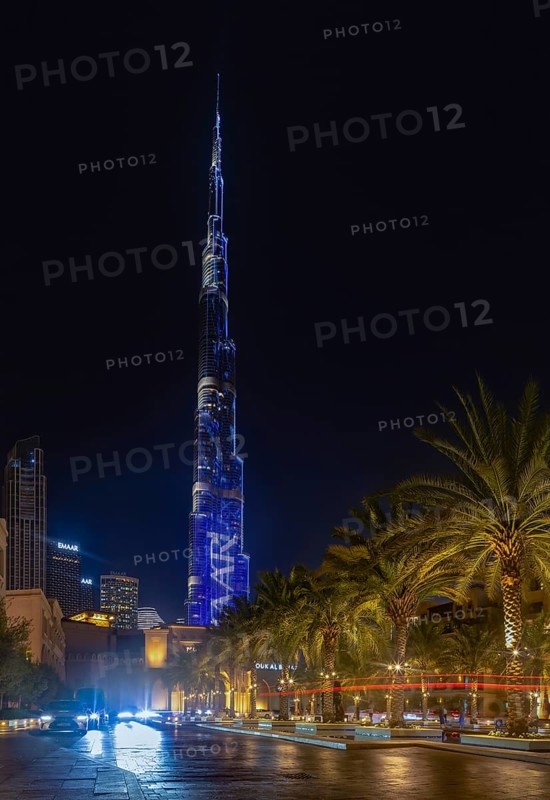 A picture of the iconic Burj Khalifa with its light show at night