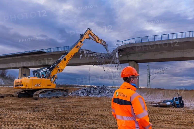 Following investigations of another reinforced concrete bridge in Saxony and the cracks caused by corrosion found there, the immediate demolition of the B101 railway bridge was ordered and work began on 19 December. The railway line to Berlin should be open again by 24 December. Großenhain, Saxony, Germany, Europe