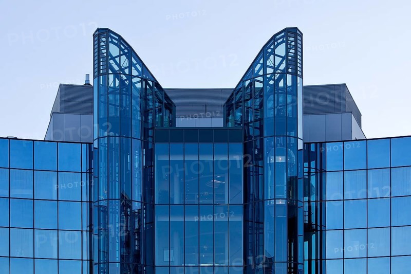 Modern, mirrored glass architecture, headquarters of Vantage Towers AG, Prinzenpark, Düsseldorf, North Rhine-Westphalia, Germany, Europe