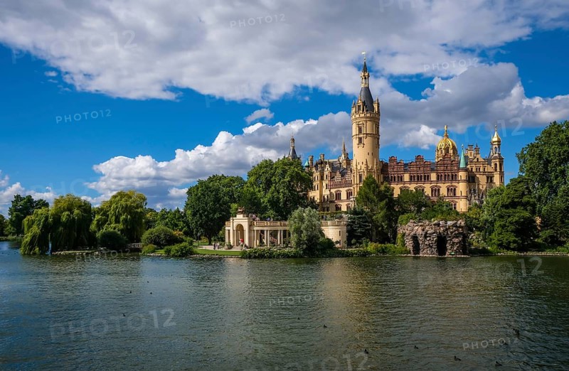 Schwerin, Mecklenburg-Vorpommern, Germany, Schwerin Castle on Lake Schwerin, seat of the Mecklenburg-Vorpommern state parliament, was the residence of the Mecklenburg dukes and grand dukes for centuries, Europe
