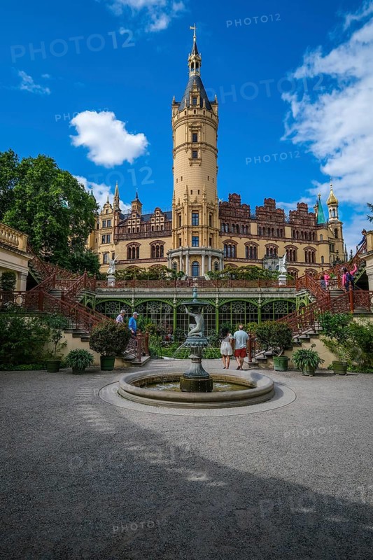 Schwerin, Mecklenburg-Vorpommern, Germany, Schwerin Castle on Lake Schwerin, seat of the Mecklenburg-Vorpommern state parliament, was the residence of the Mecklenburg dukes and grand dukes for centuries, Europe