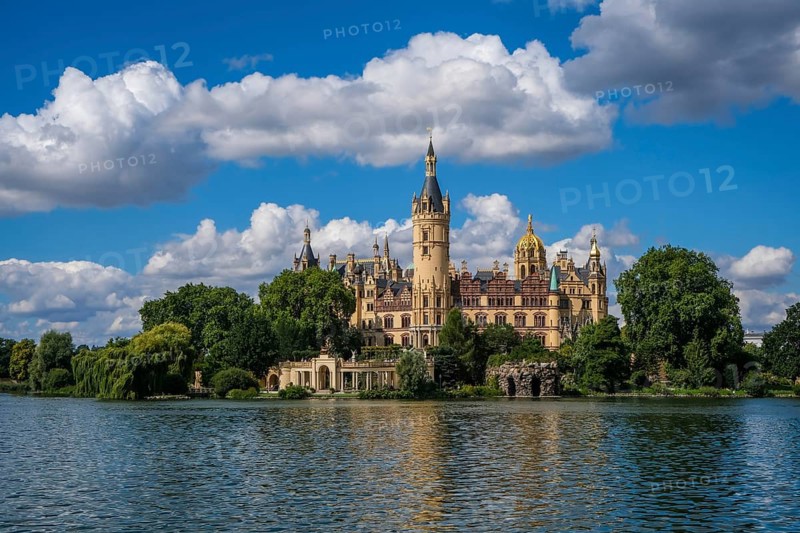 Schwerin, Mecklenburg-Vorpommern, Germany, Schwerin Castle on Lake Schwerin, seat of the Mecklenburg-Vorpommern state parliament, was the residence of the Mecklenburg dukes and grand dukes for centuries, Europe