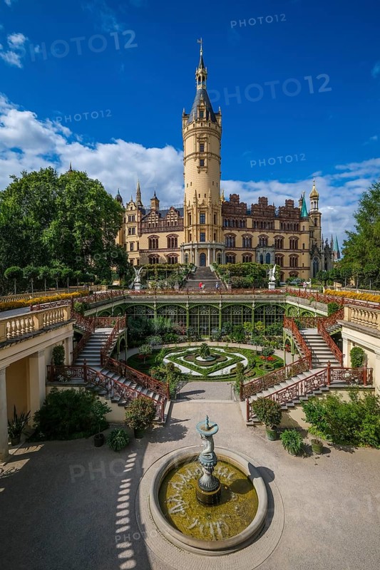 Schwerin, Mecklenburg-Vorpommern, Germany, Schwerin Castle on Lake Schwerin, seat of the Mecklenburg-Vorpommern state parliament, was the residence of the Mecklenburg dukes and grand dukes for centuries, Europe