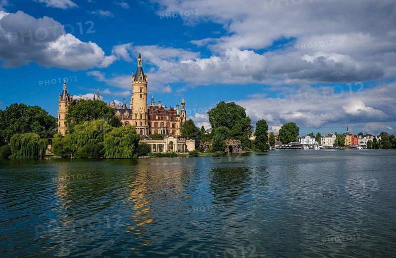 Schwerin, Mecklenburg-Vorpommern, Germany, Schwerin Castle on Lake Schwerin, seat of the Mecklenburg-Vorpommern state parliament, was the residence of the Mecklenburg dukes and grand dukes for centuries, Europe