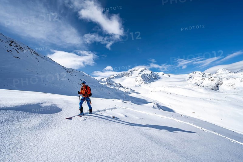 Ski tourers in a snow-covered mountain landscape, mountain peak Monte Cevedale and glacier Zufallferner, ascent to the summit Köllkuppe or Cima Marmota, Ortler Alps, Vinschgau Valley, Italy, Europe