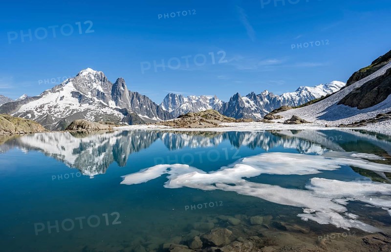 Mountain landscape with mountain lake and ice floe, water reflection in Lac Blanc, mountain peak, Aiguille Verte, Grandes Jorasses, Aiguille du Moine, Mont Blanc, Mont Blanc massif, Chamonix-Mont-Blanc, Haute-Savoie, France, Europe