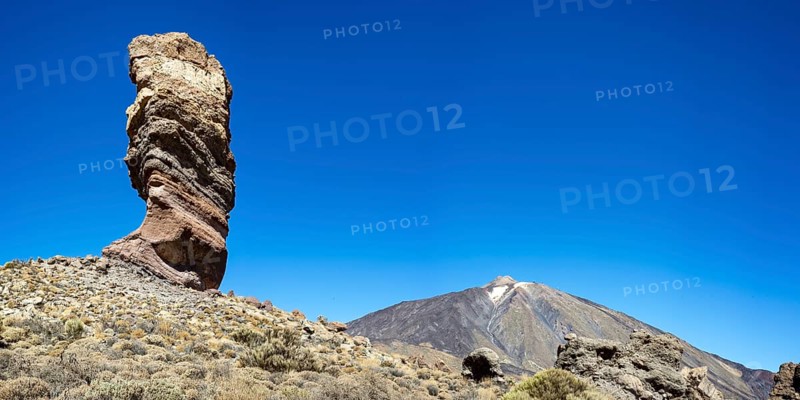 Roque Chinchado, also known as the Stone Tree or Finger of God, landmark of the island, Los Roques de Garcia, behind it the Pico del Teide, 3717m, Las Cañadas, Teide National Park, Tenerife, Canary Islands, Spain, Europe