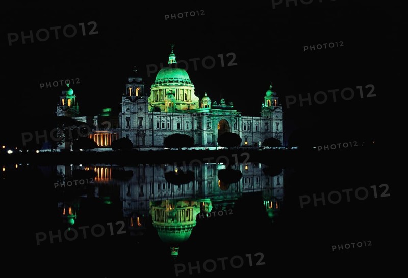 Illuminated Victoria Memorial built in 1921, Calcutta Kolkata, West Bengal, India, Asia