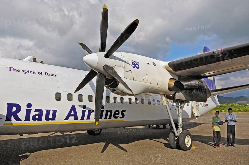 Fokker 50 turboprop, prop jet of the former Riau Airlines, arriving in Labuhan Bajo, Flores, Indonesia, Asia
