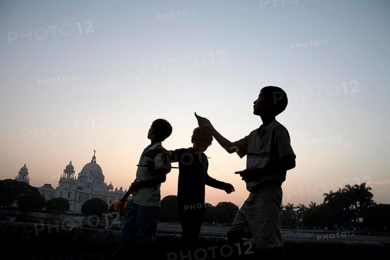 Children flying kite near at Victoria memorial impressive reminder of British Raj built between 1906 and 192, Calcutta now Kolkata, West Bengal, India, Asia