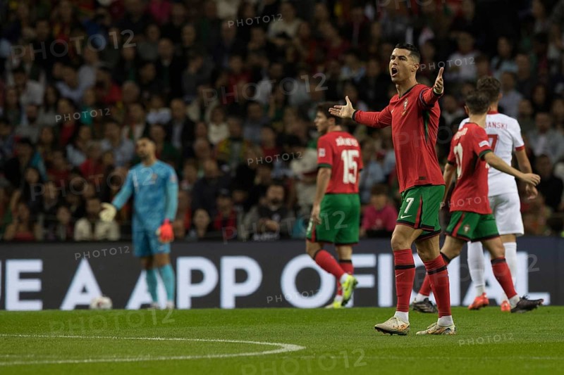 Football match, captain Cristiano RONALDO CR7 Portugal right with both arms pointing upwards so it can't be said with his eyes and roaring open mouth walking to the left, Estadio do Dragao, Porto, Portugal, Europe