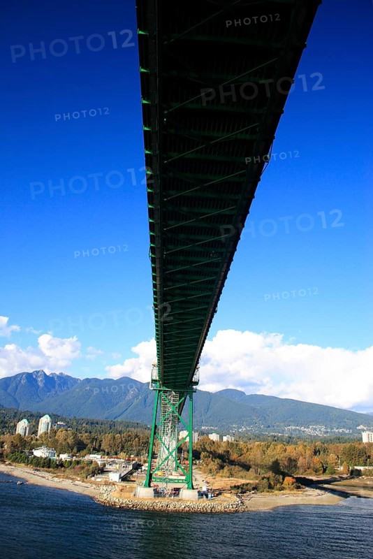 Lions gate bridge constructed in late 1930 national historic site over river, Canada, North America