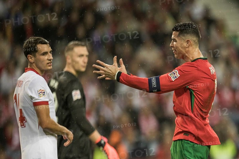 Football match, captain Cristiano RONALDO CR7 Portugal r. protests energetically and angrily with raised arms and hands to the left towards referee Donatas RUMSAS Lithuania not visible, in the background left Jakub KIWIOR Poland 14 and goalkeeper Marcin BULKA Poland, Estadio do Dragao, Porto, Portugal, Europe