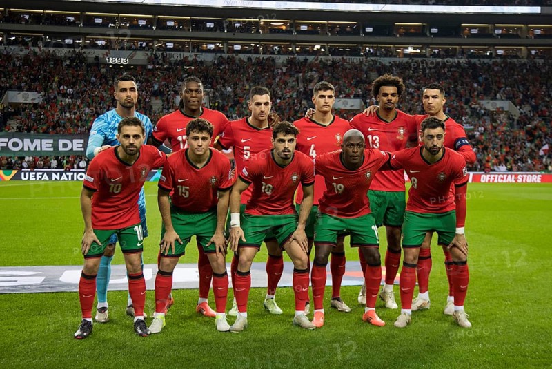 Football match, the Portugal team at the team photo in front of the match, top from left to right: goalkeeper Diogo COSTA, Rafael LEAO, Diogo DALOT, Antonio SILVA, Renato VEIGA, captain Cristiano RONALDO CR7 with tongue, bottom from left to right: Bernardo SILVA, Joao NEVES, Pedro NETO, Nuno MENDES and Bruno FERNANDES, Estadio do Dragao, Porto, Portugal, Europe