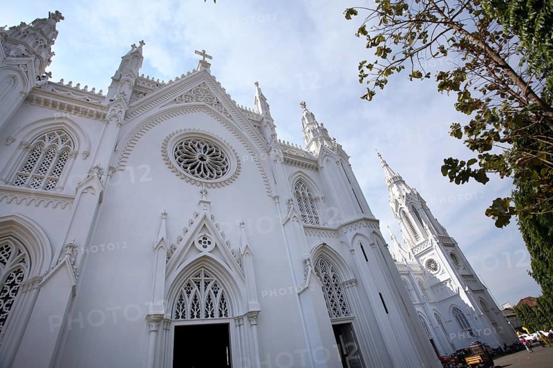 Basilica of Our Lady of Dolours with three tower front tower 146 ft high and rear Bible tower 260 feet high church has 15 Altars built in 1940, Thrissur, Kerala, India, Asia