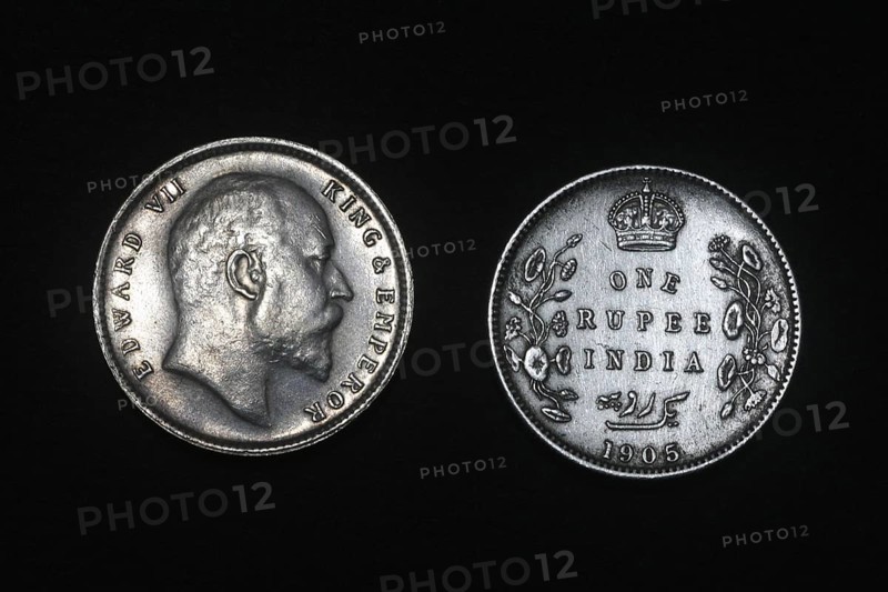 Coinage, British India coinage, Edward VII king and emperor with one rupee coin in 1905 on coin