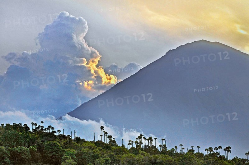 Sunset at the Gunung-Agung volcano near Amed, Bali, Indonesia, Asia