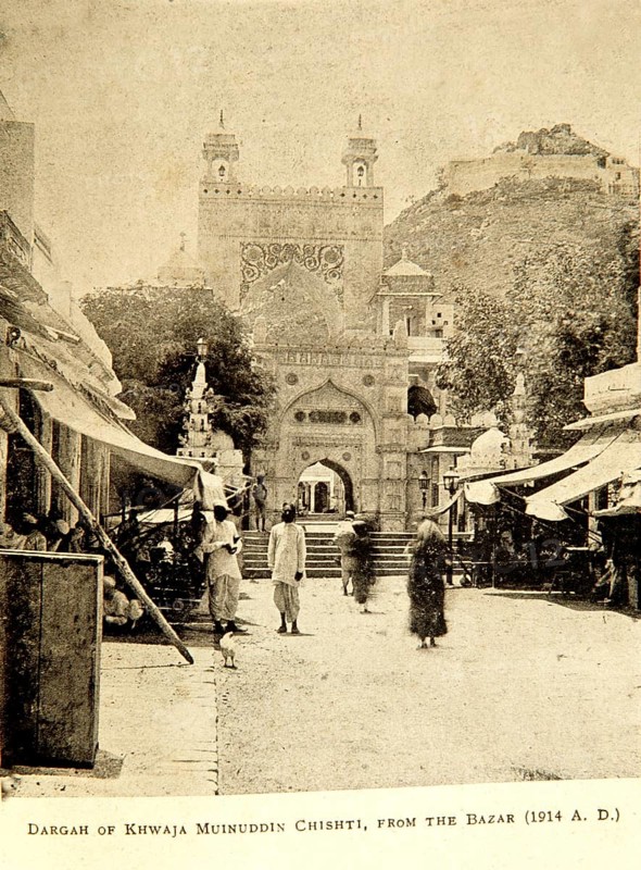 Old picture of dargah of khwaja mu-in-ud-din chisti from bazaar in 1914 A.D, Ajmer, Rajasthan, India, Asia