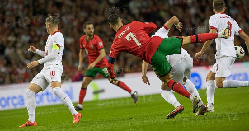 Football match, captain Cristiano RONALDO CR7 Portugal centre has just been fouled and goes down, sequence 1, Estadio do Dragao, Porto, Portugal, Europe