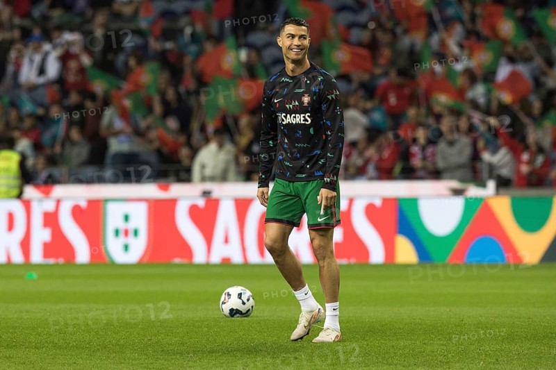 Football match, Cristiano RONALDO CR7 Portugal warming up in front of the match with his whole body grinning and looking to the right, Estadio do Dragao, Porto, Portugal, Europe