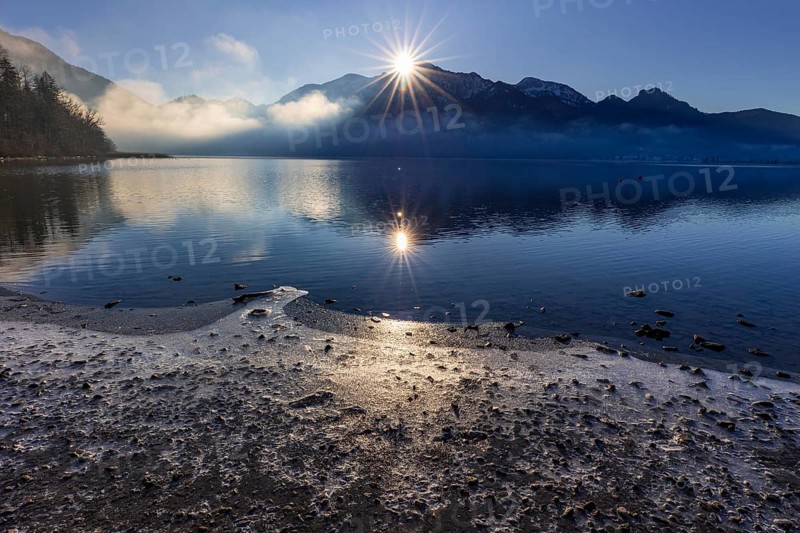 Lake, reflection, fog, sunbeams, backlight, winter, snow, ice, icy, Lake Kochel, view of Herzogstand, Heimgarten, Alpine foothills, Bavaria, Germany, Europe