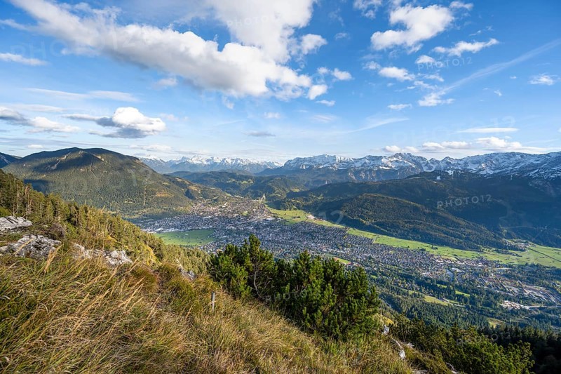 View of Garmisch-Partenkirchen and mountain panorama, hike to Kramerspitz, in autumn, Ammergau Alps, in autumn, Bavarian Alps, Bavaria, Germany, Europe