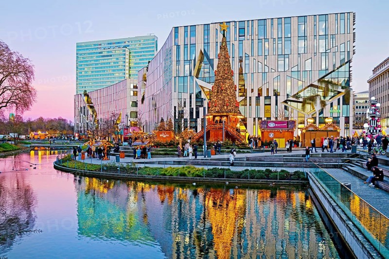 Dreischeibenhaus and Christmas market in front of the Koe-Bogen by architect Daniel Libeskind, Düsseldorf, North Rhine-Westphalia, Germany, Europe