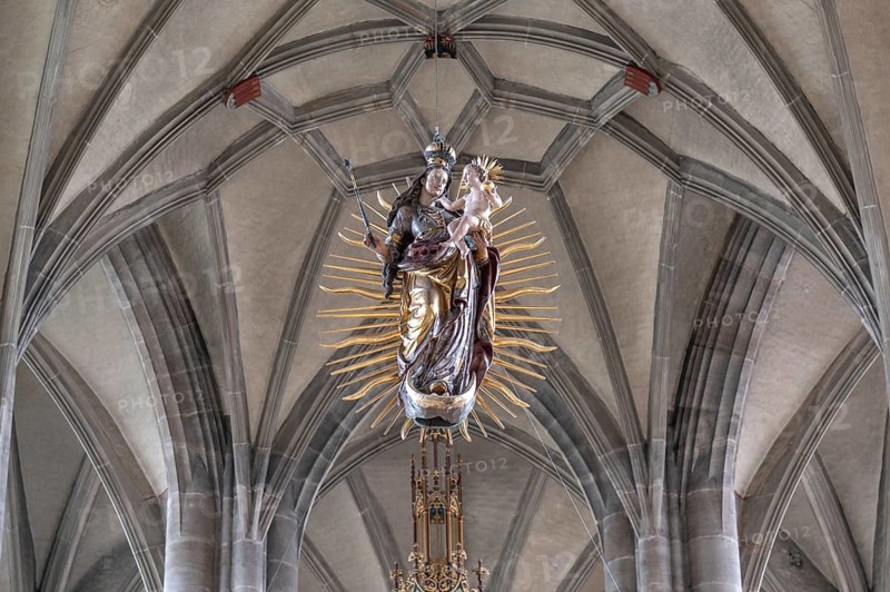 Sculpture of Mary with the infant Jesus under the netted vault in front of the high altar, late Gothic church of St George, Dinkelsbühl, Bavaria, Germany, Europe