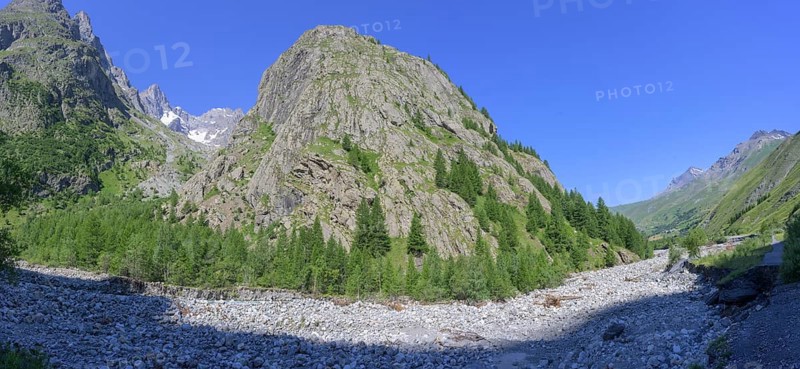 View of a glacier from the Romanche valley, Villar-d'Arêne, Département Hautes-Alpes, France, Europe