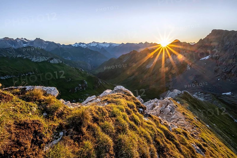 Mountain landscape at sunrise with sun star, view of mountain peaks of the Venediger group and into the Großbachtal valley from the summit of Bachlenkenkopf, Lasörling group, Hohe Tauern National Park, East Tyrol, Tyrol, Austria, Europe