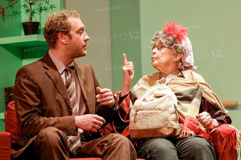 Brigitte Grothum and Johannes Hallervorden at the photo rehearsal of Oma Trick in Berlin's palace gardens Theater on 11.02.2025, premiere and 90th birthday of Brigitte Grothum on 26 February 2025