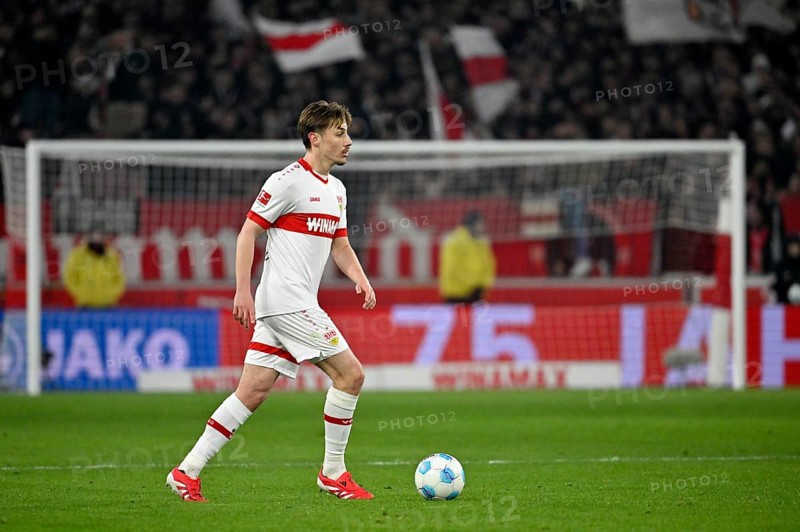 Anthony Rouault VfB Stuttgart (29) Action on the ball MHPArena, MHP Arena Stuttgart, Baden-Württemberg, Germany, Europe