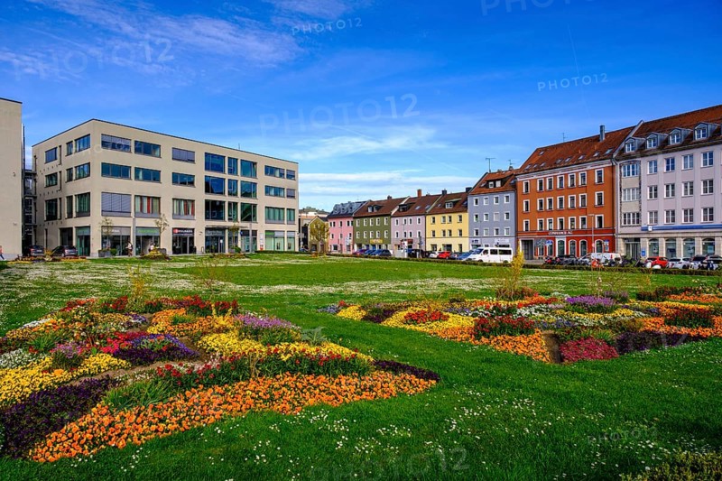 Monastery garden and small parade ground, Passau, Lower Bavaria, Bavaria, Germany, Europe