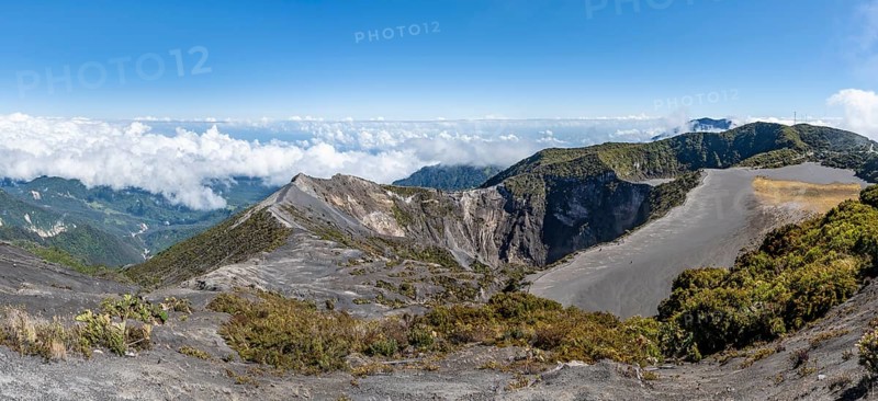 Crater of Irazú Volcano, Irazú Volcano National Park, Parque Nacional Volcan Irazu, Cartago Province, Costa Rica, Central America