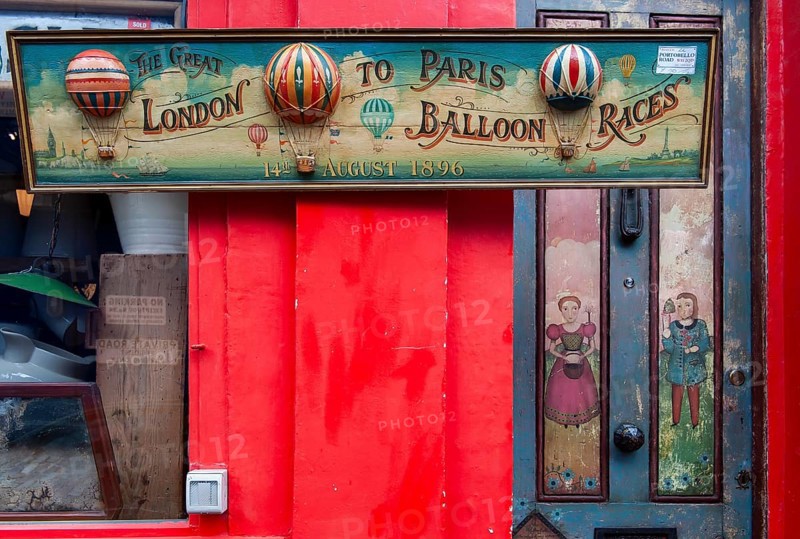 Antique shop, Portobello Road, Notting Hill, London, England, Great Britain