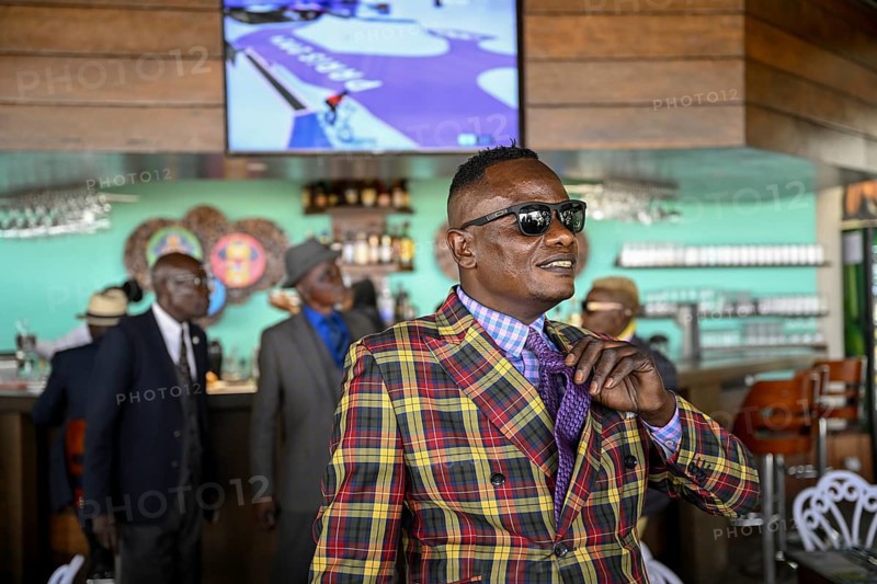 Sapeur, member of the Société des Ambianceurs et des Personnes élégantes (SAPE), society of entertainers and stylish people, Brazzaville, Republic of Congo