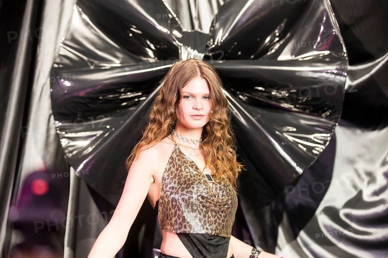 Ikkimel (Melina Strauß) poses in a photo setup in front of the Polyton 2024 award ceremony in Berlin's Atelier Gardens on 23 October 2024. The award has been held since 2023 and is a successor to the Echo music award