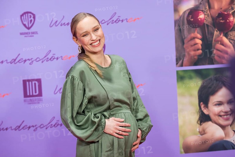 Caro Cult pregnant at the premiere of the film Wunderschöner at the Berlin Zoo Palast on 04.02.2025