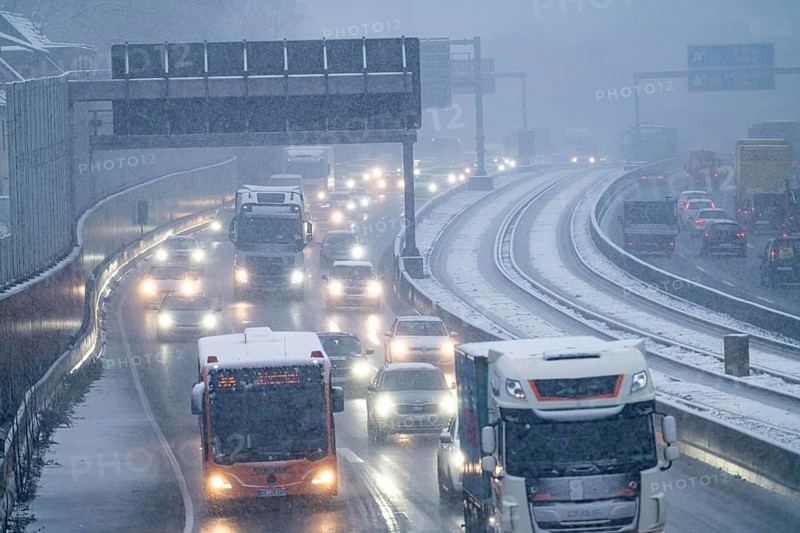 Winter weather, heavy snowfall, traffic jam on the A40 motorway in Essen, North Rhine-Westphalia, Germany, Europe