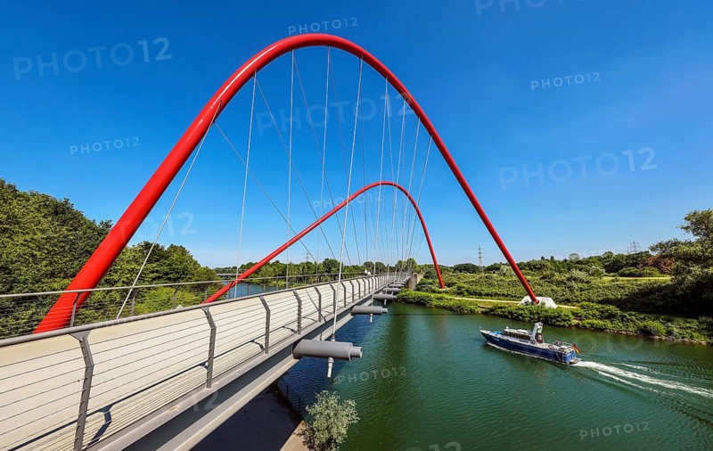 30.07.2022, Gelsenkirchen, North Rhine-Westphalia, Germany, Nordsternpark, here with the double arch bridge on the Rhine-Herne Canal. Parks and gardens in the Ruhr area. Nordsternpark is a landscape park on the site of the former Nordstern colliery in Gelsenkirchen. Following the closure of Nordstern colliery in 1993, the site was completely renovated and transformed into a landscape park. The Federal Garden Show was held in the park in 1997. The site will be further redesigned as part of the IGA 2027. 00X220730D037CARO (MODEL RELEASE: NO, PROPERTY RELEASE: NO (c) caro images / Rupert Oberhaeuser, http://www.caro-images.com, info@caro-images.com, If the photo is used for purposes other than journalism, please contact the agency, Any use of the photo is subject to a fee !), Europe