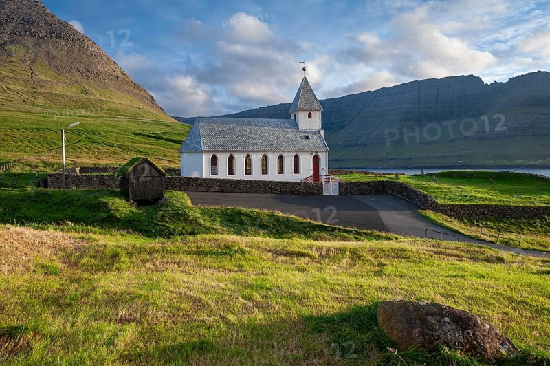 White church with mountains and green fields, Vidareidi, Vidoy Island, Viðareiði, Viðoy Island, Faroe Islands, Denmark, Europe