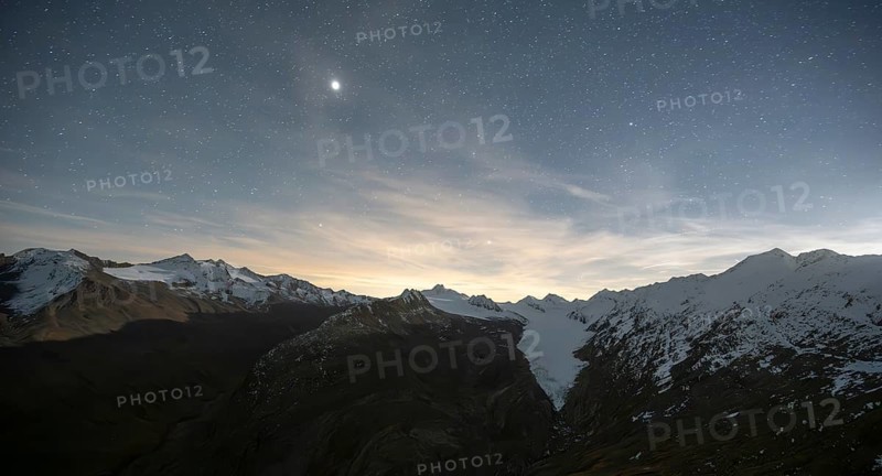 Starry sky with moon, mountain panorama and glacier, in autumn with snow, view of Gurgler Ferner with summit Hochwilde and Falschungsspitze, night shot, Ötztal Alps, Tyrol, Austria, Europe