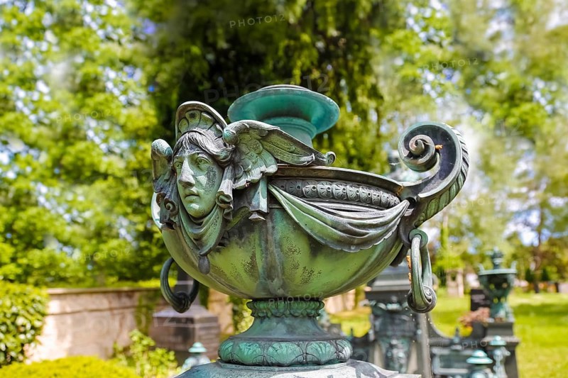 Historic cemetery, Tour, Memorial Louis Ernst Laiblin 1817 to 1892 and Louis Laiblin 1861 to 1927, Woman's face, Detail, Bowl, Grave, Pfullingen cemetery, Pfullingen, Baden-Württemberg, Germany, Europe
