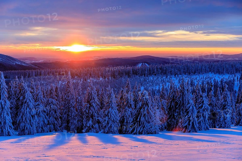 Sunset and winter landscape at the Wossecker Baude above Harrachsdorf in the Giant Mountains, Czech Republic, Europe