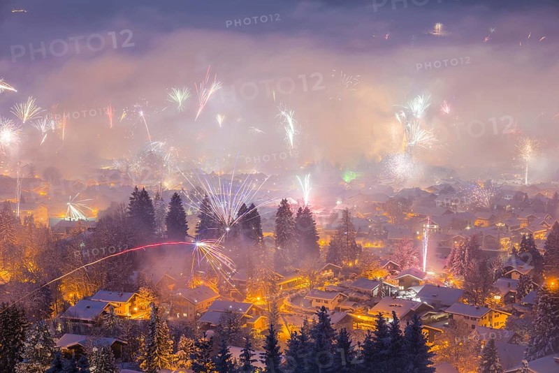 New Year's Eve fireworks, Oberstdorf, Allgäu Alps, Allgäu, Bavaria, Germany, Europe