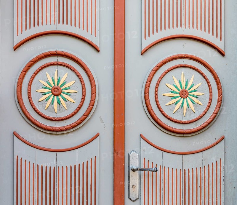 Decorations on a front door with circles and flowers in red and white, Parchim, Mecklenburg-Vorpommern, Germany, Europe