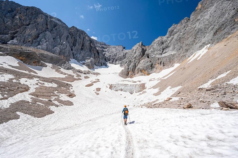Mountaineer on a snowfield, mountain basin with glacier remnant of the Höllentalferner, Höllental, rocky mountain peaks, Höllental, Bavaria, Germany, Europe